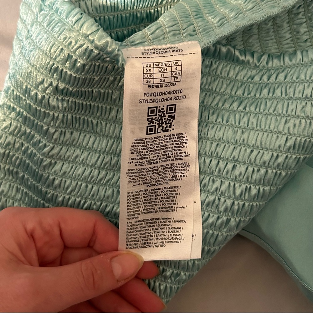 Guess silky aqua crop top size XS - Picture 5 of 7